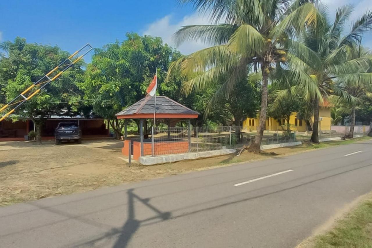 ホテル Aa Bungsu Syariah Balekambang Ciletuh Sukabumi Redpartner Cilowa エクステリア 写真